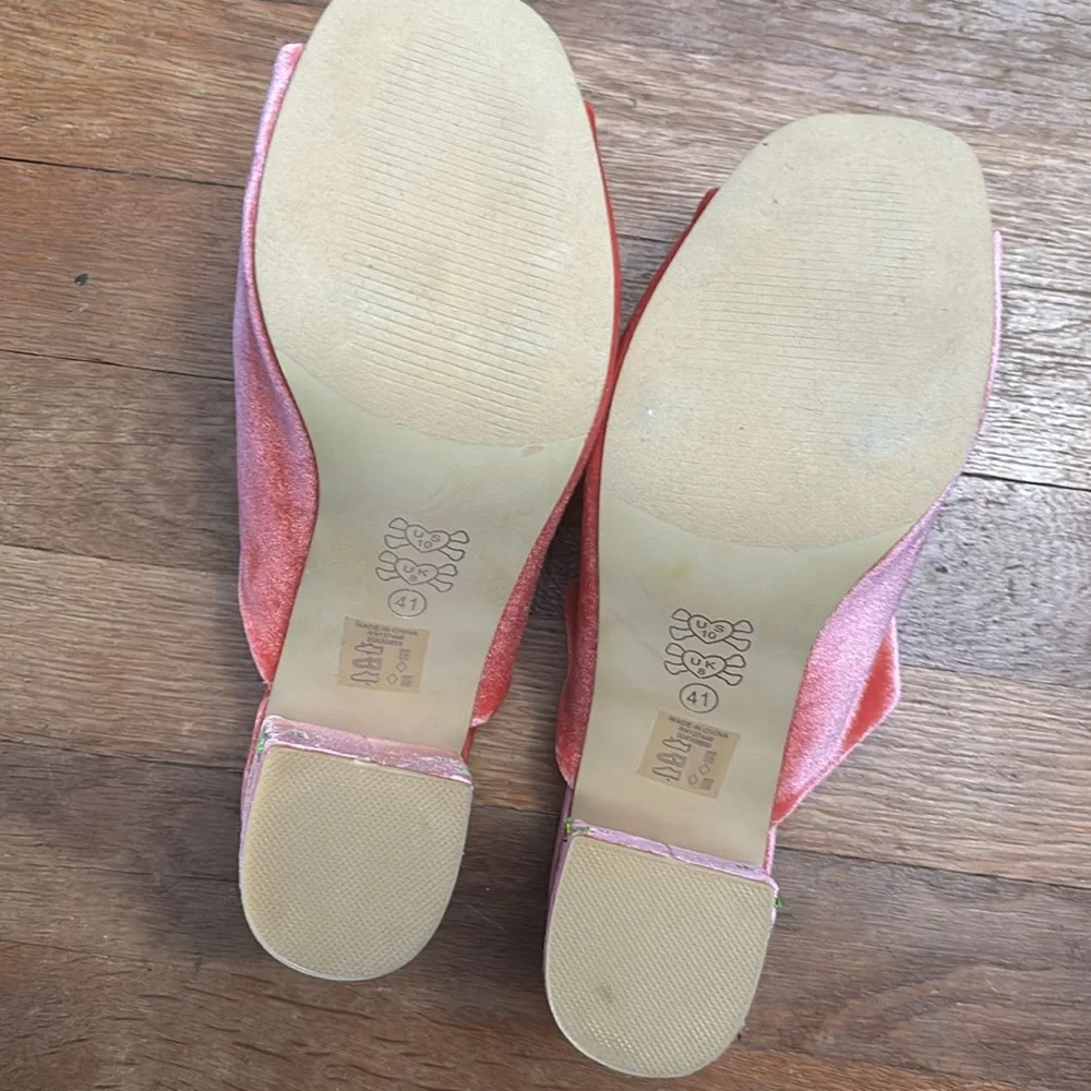 ModCloth 10 Coral Velvet Cactus Mules - Picture 3 of 7